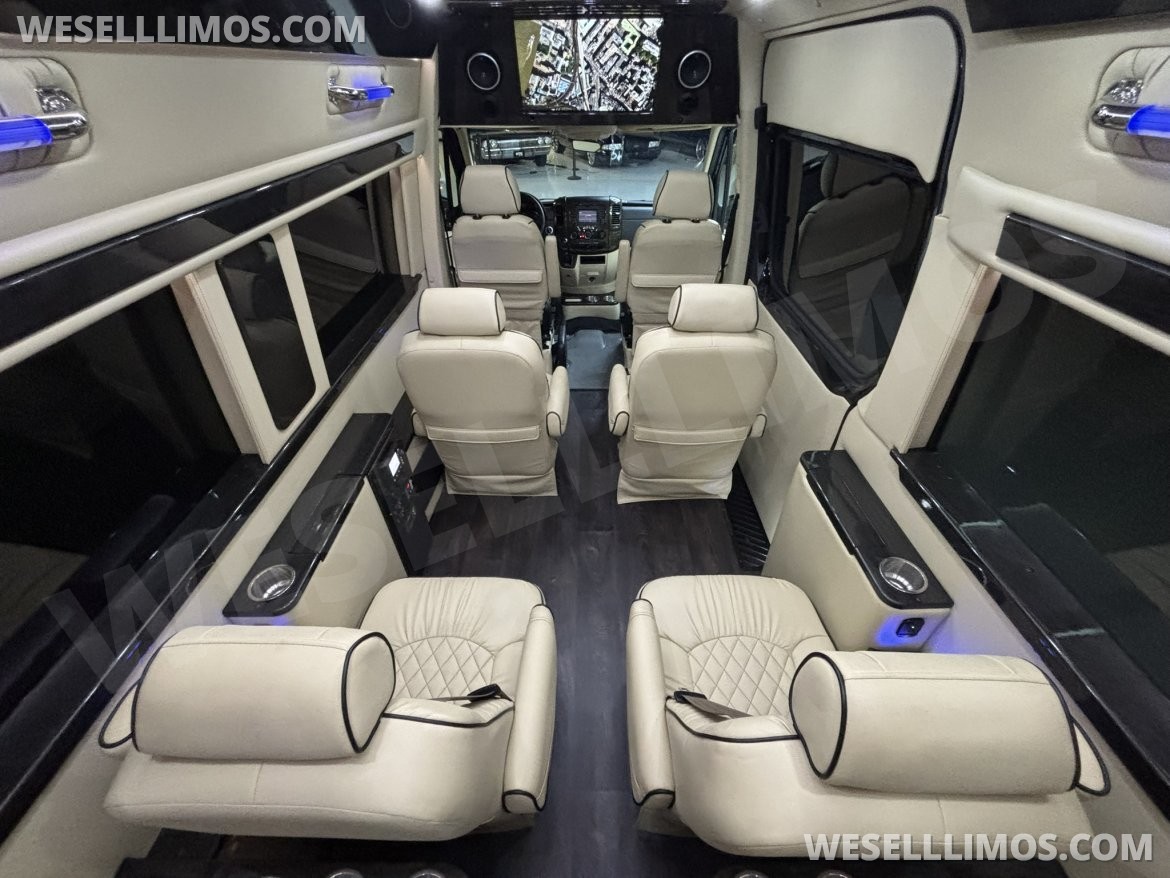 Photo of Sprinter for sale: 2018 Mercedes-Benz Sprinter 3500 Daycruiser 170" by Midwest Automotive Designs