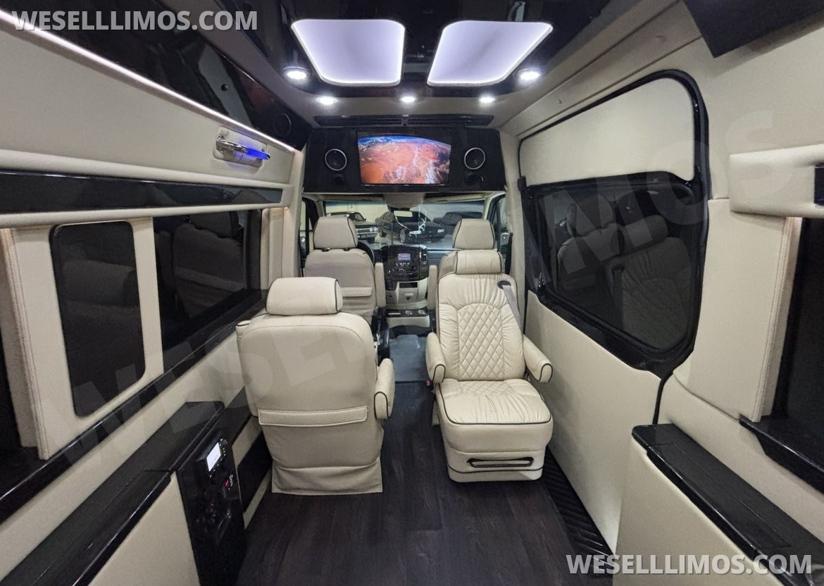 Photo of Sprinter for sale: 2018 Mercedes-Benz Sprinter 3500 Daycruiser 170" by Midwest Automotive Designs