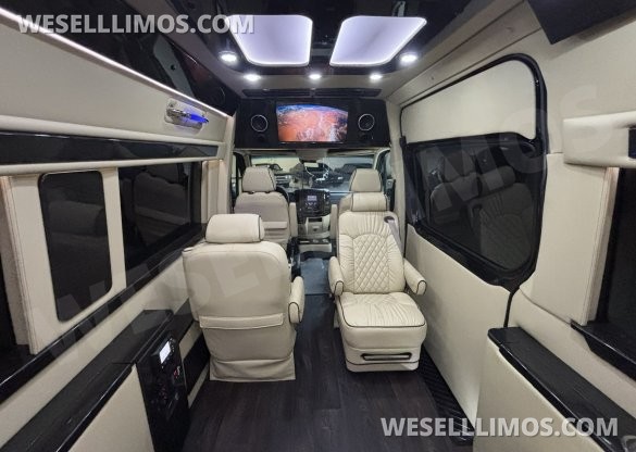 2018 Midwest Automotive Designs Mercedes-Benz Sprinter 3500 Daycruiser