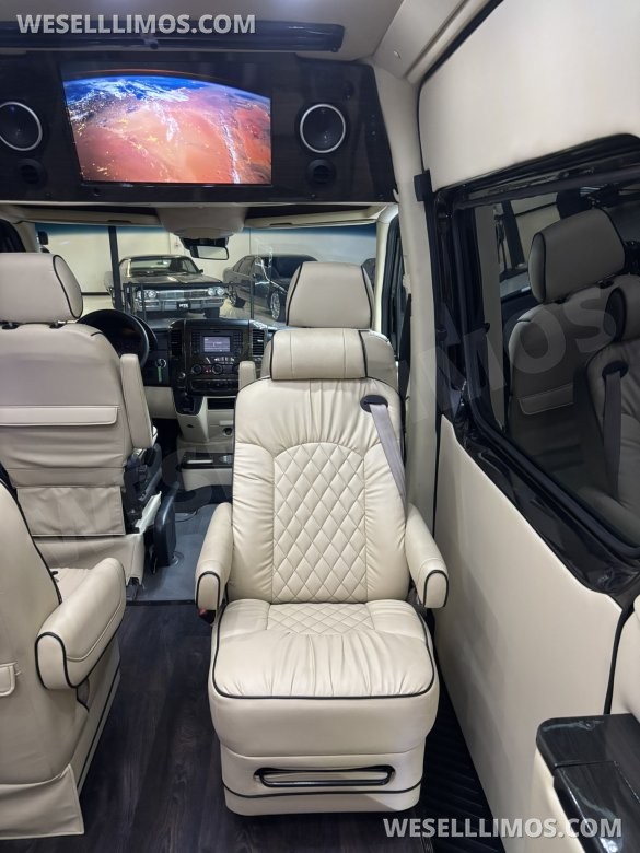 2018 Midwest Automotive Designs Mercedes-Benz Sprinter 3500 Daycruiser