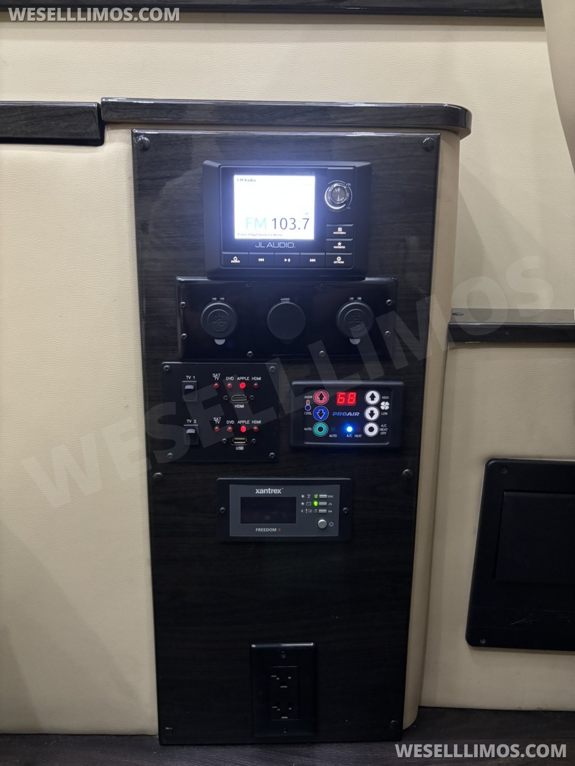 Photo of Sprinter for sale: 2018 Mercedes-Benz Sprinter 3500 Daycruiser 170" by Midwest Automotive Designs