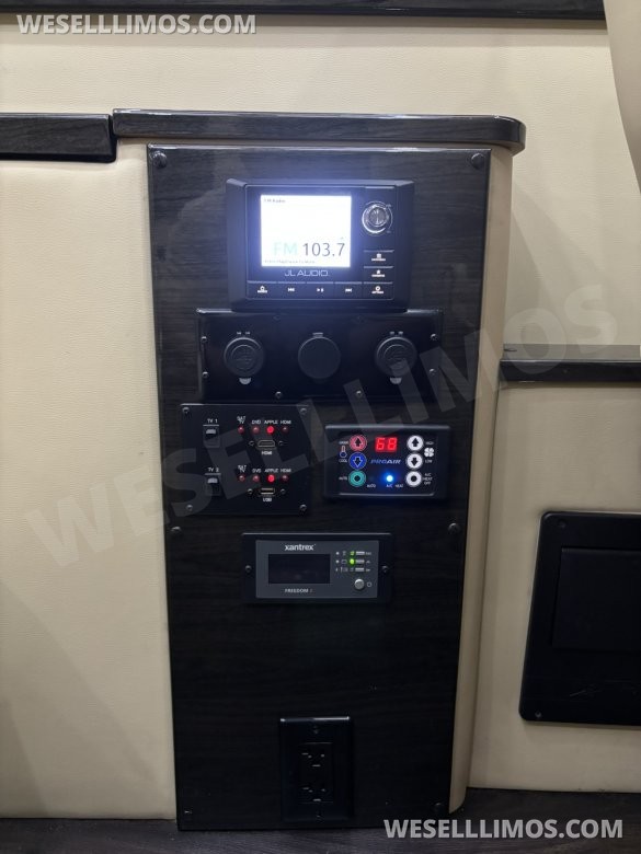 2018 Midwest Automotive Designs Mercedes-Benz Sprinter 3500 Daycruiser