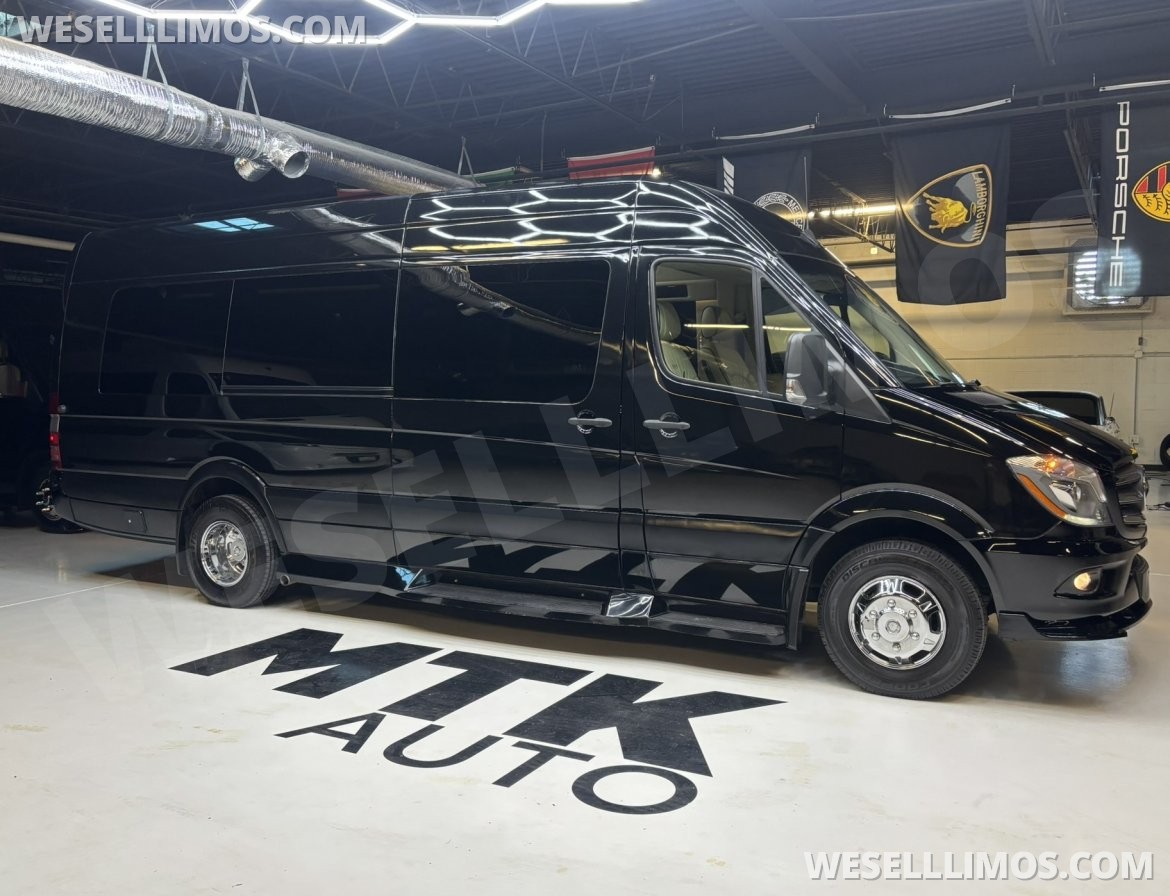 Photo of Sprinter for sale: 2018 Mercedes-Benz Sprinter 3500 Daycruiser 170" by Midwest Automotive Designs