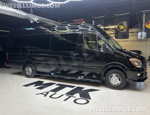 2018 Midwest Automotive Designs Mercedes-Benz Sprinter 3500 Daycruiser