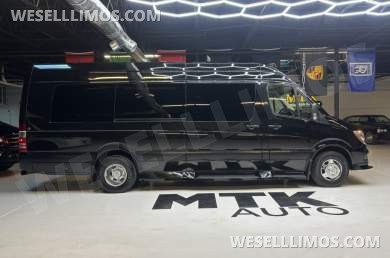 2018 Midwest Automotive Designs Mercedes-Benz Sprinter 3500 Daycruiser