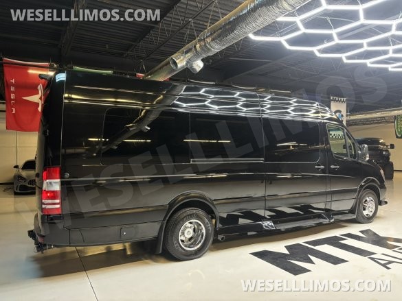 2018 Midwest Automotive Designs Mercedes-Benz Sprinter 3500 Daycruiser