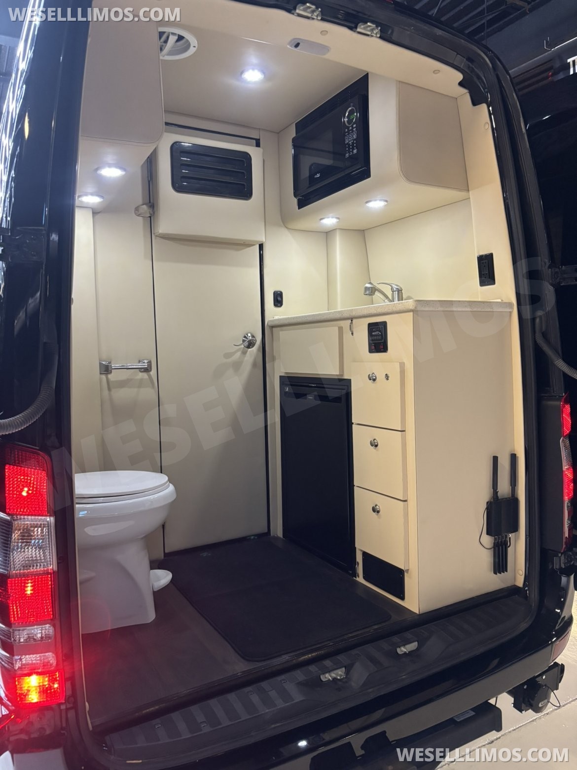 Photo of Sprinter for sale: 2018 Mercedes-Benz Sprinter 3500 Daycruiser 170" by Midwest Automotive Designs