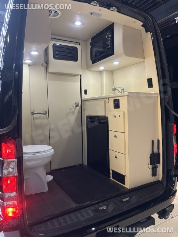 2018 Midwest Automotive Designs Mercedes-Benz Sprinter 3500 Daycruiser