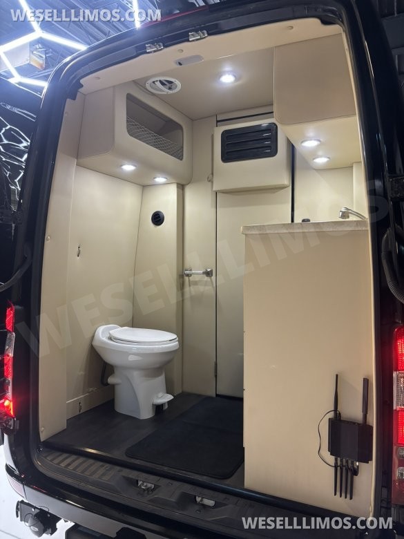 2018 Midwest Automotive Designs Mercedes-Benz Sprinter 3500 Daycruiser