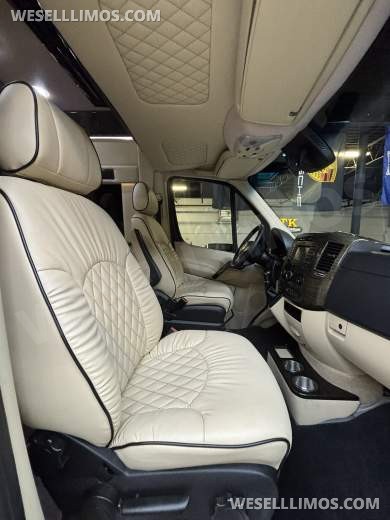 2018 Midwest Automotive Designs Mercedes-Benz Sprinter 3500 Daycruiser