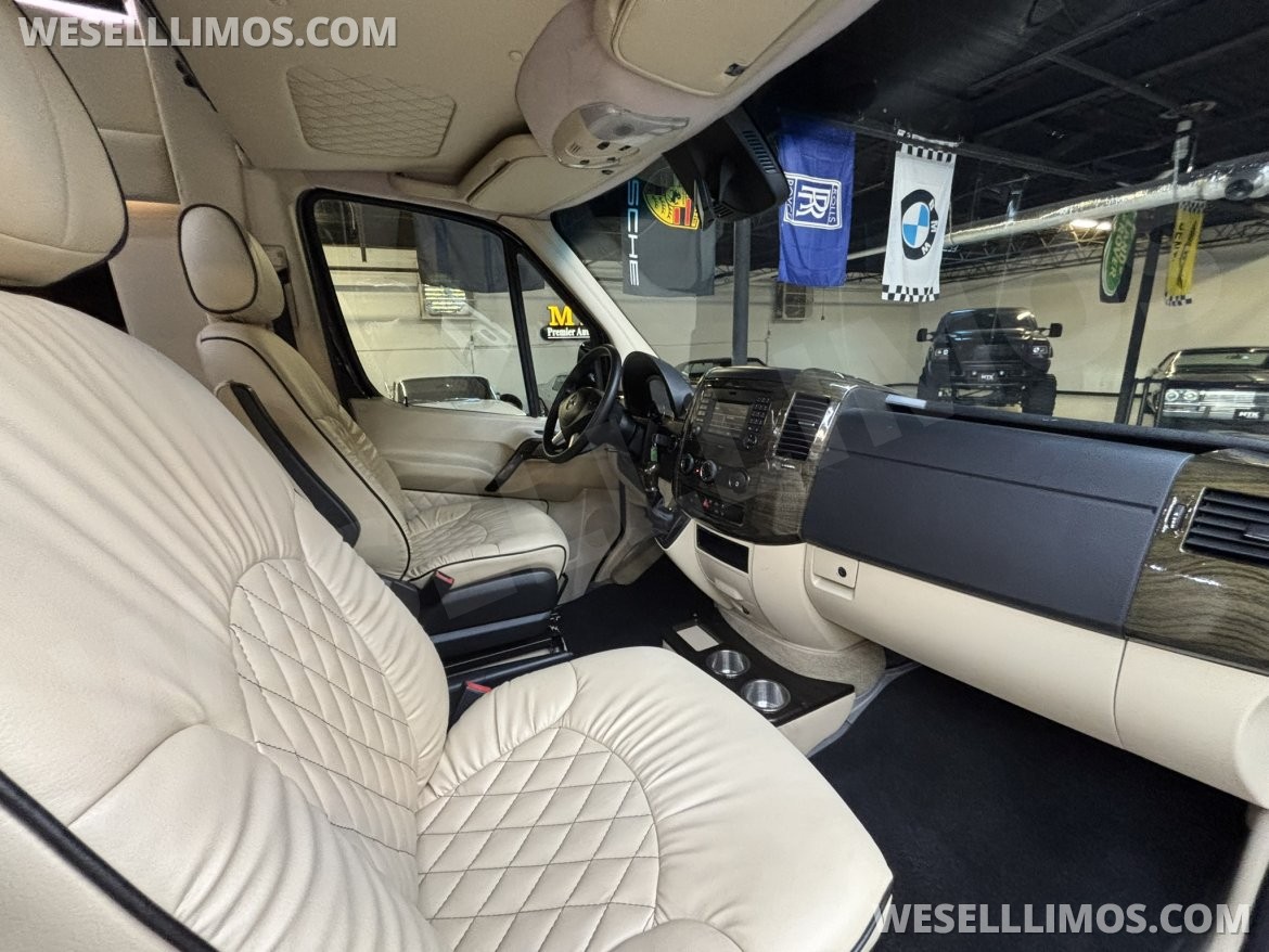 Photo of Sprinter for sale: 2018 Mercedes-Benz Sprinter 3500 Daycruiser 170" by Midwest Automotive Designs