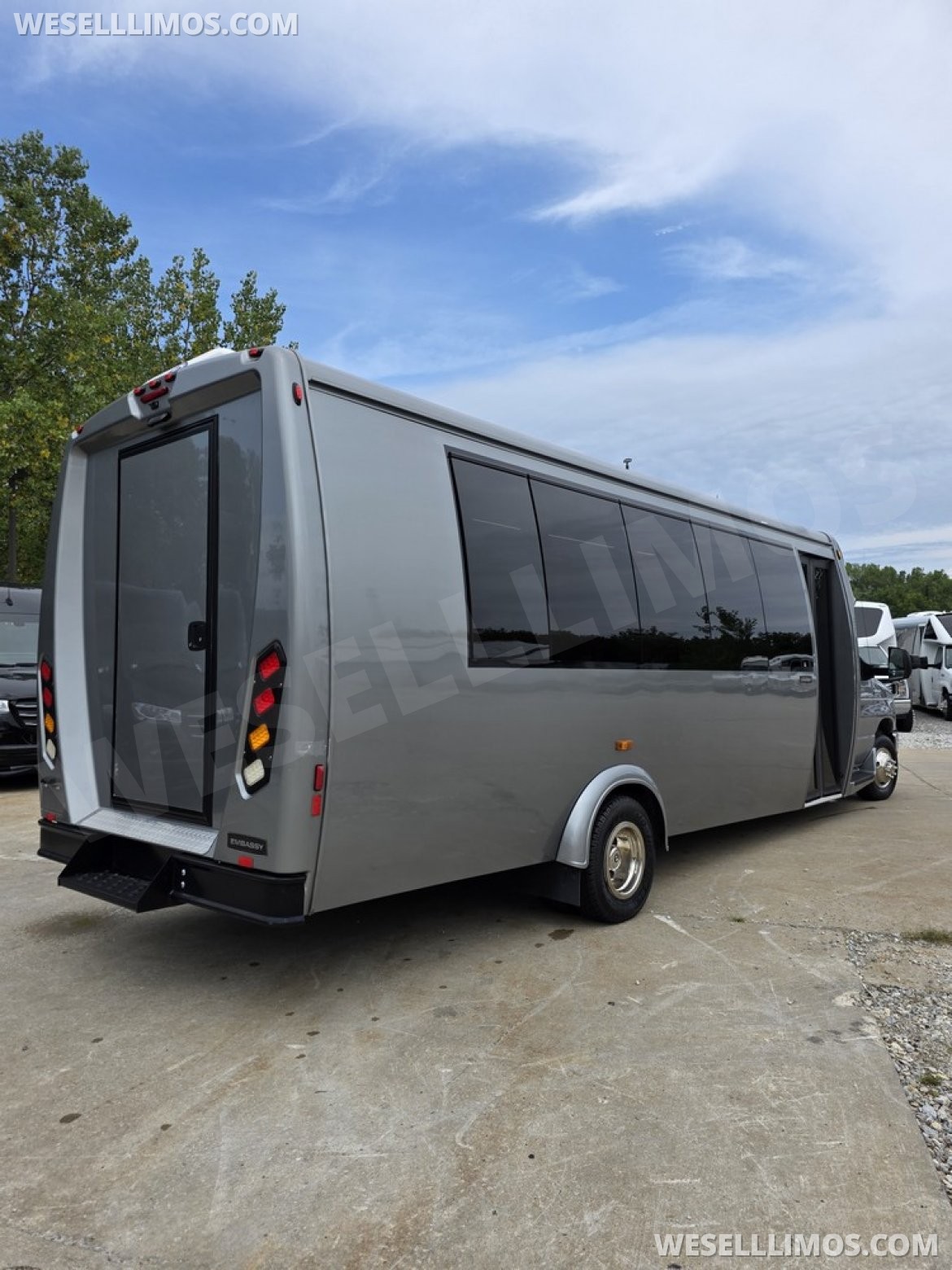 Photo of Limo Bus for sale: 2018 Ford E450 Limo Coach by Global Motor Coach