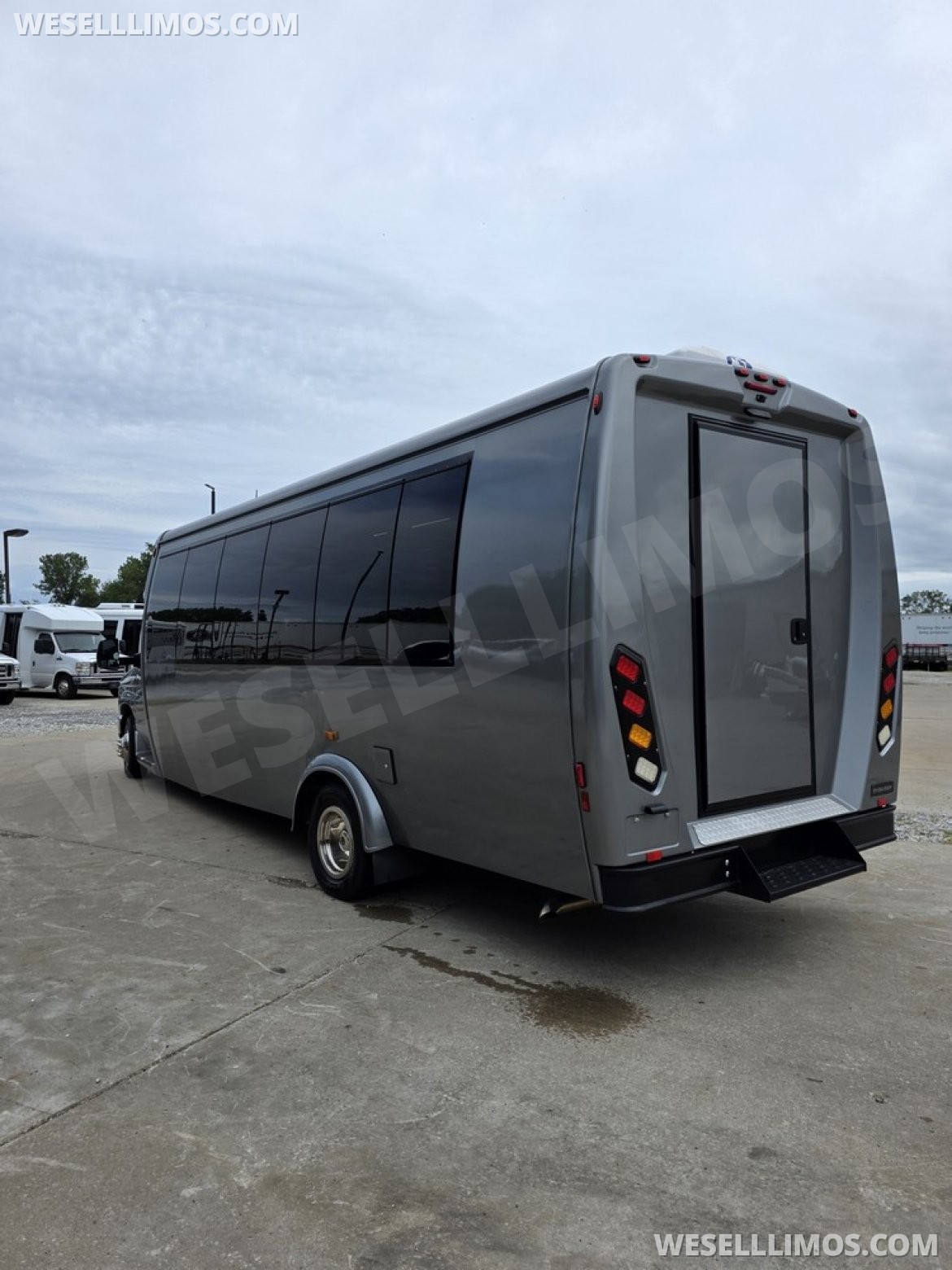 Photo of Limo Bus for sale: 2018 Ford E450 Limo Coach by Global Motor Coach
