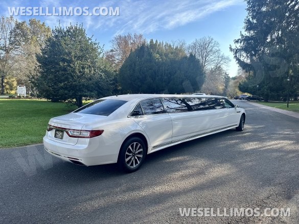 2017 Lincoln Continental stretch 10 pax Limousine for Sale in Solon, OH - Photo 3