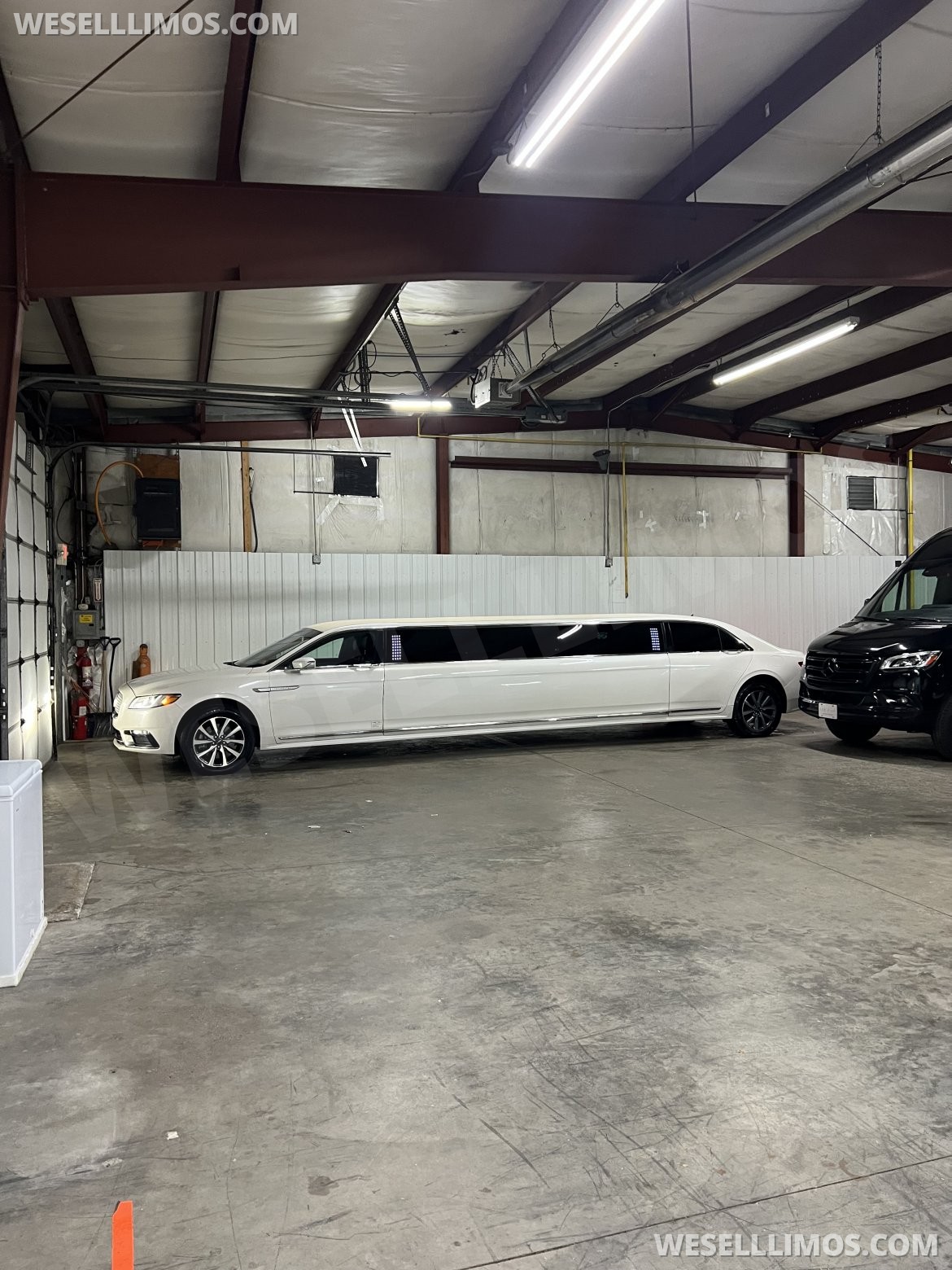 Photo of Limousine for sale: 2017 Lincoln Continental stretch 10 pax 140&quot; by Pinnacle