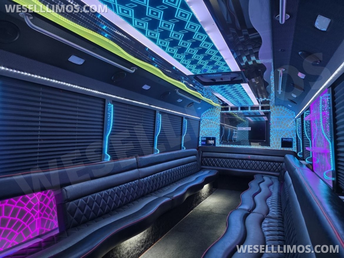 Photo of Limo Bus for sale: 2015 Ford F550 by LGE/Glaval