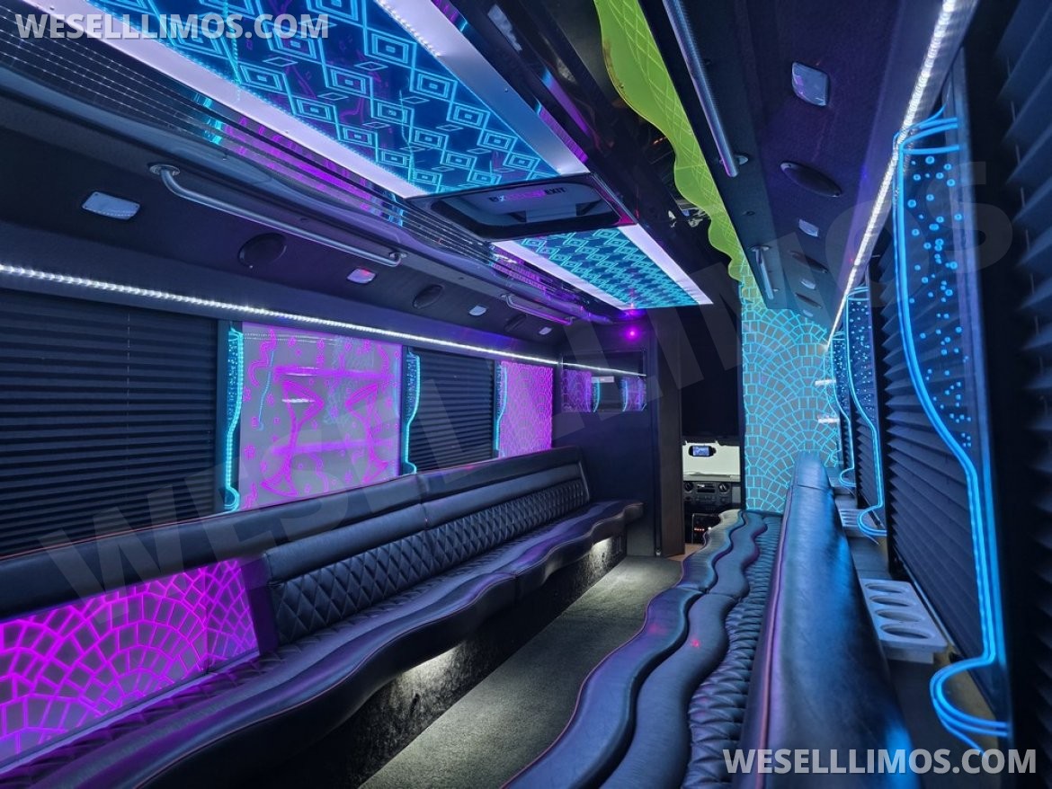 Photo of Limo Bus for sale: 2015 Ford F550 by LGE/Glaval