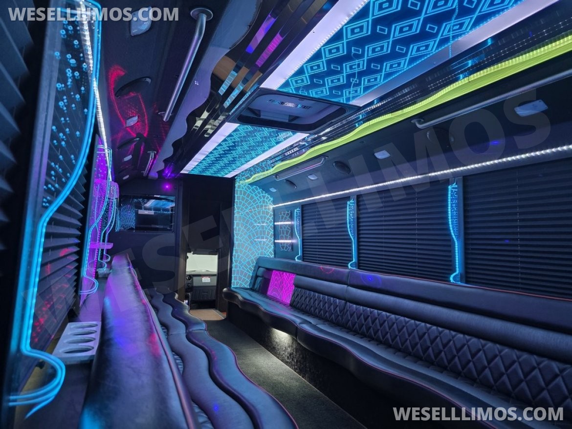 Photo of Limo Bus for sale: 2015 Ford F550 by LGE/Glaval