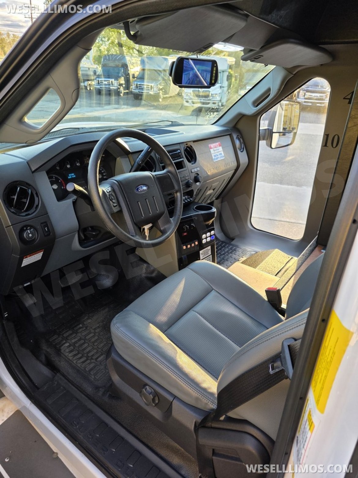 Photo of Limo Bus for sale: 2015 Ford F550 by LGE/Glaval