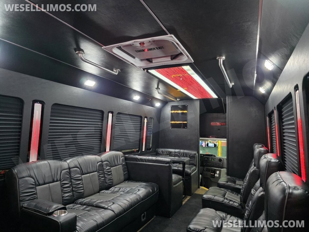 Photo of Executive Shuttle for sale: 2015 Ford E450 Luxury Coach by LGE Coachworks