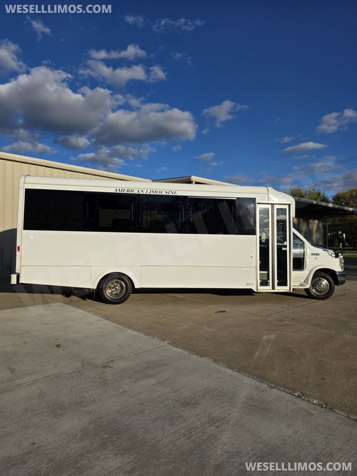Photo of Executive Shuttle for sale: 2015 Ford E450 Luxury Coach by LGE Coachworks
