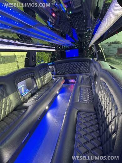 2018 Tiffany Coachworks GMC YUKON XL SUV Stretch Limo. One Of A Kind... Low Miles 27mi - SUV Stretch for Sale in Kenner, LA - Photo 27