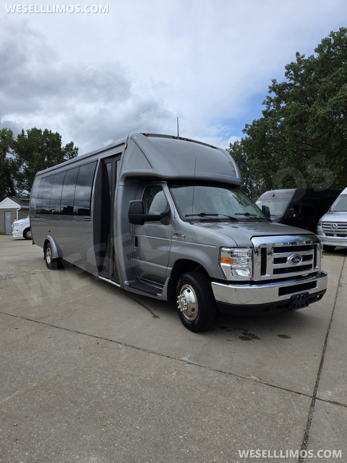 Photo of Limo Bus for sale: 2018 Ford E450 Limobus 20 Pax only 18K miles by Embassy