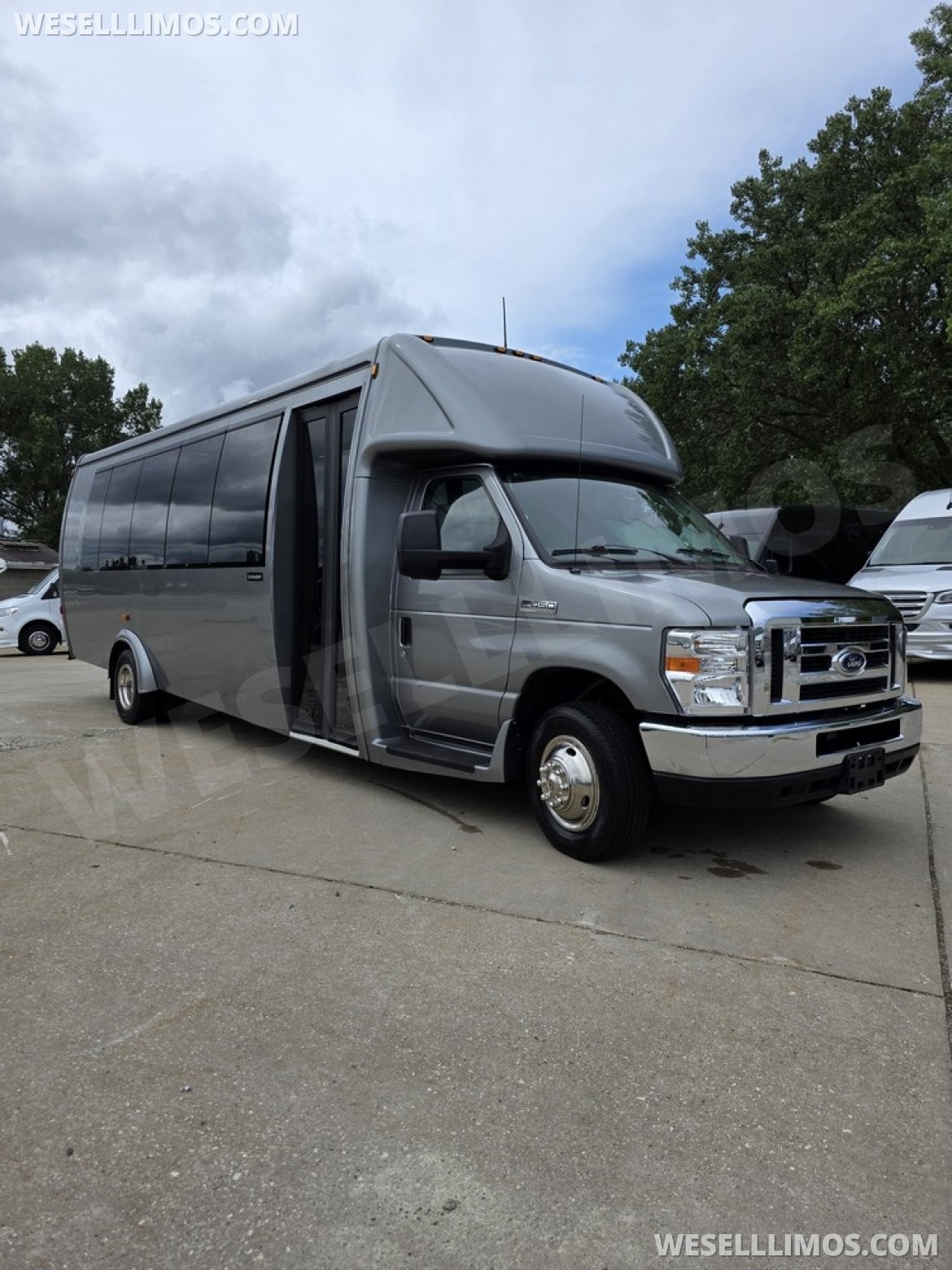 Photo of Limo Bus for sale: 2018 Ford E450 Limobus 20 Pax only 18K miles by Embassy