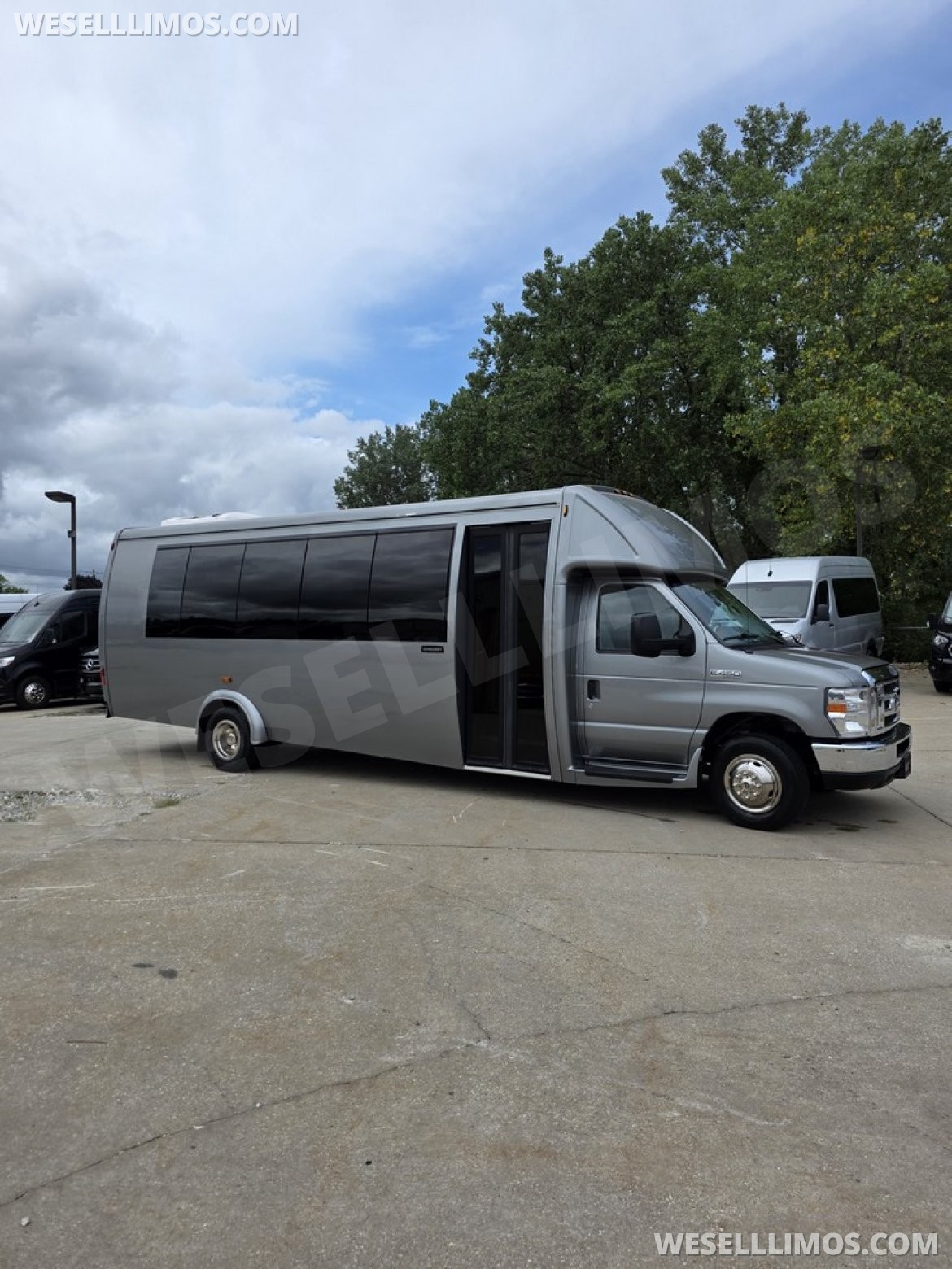 Photo of Limo Bus for sale: 2018 Ford E450 Limobus 20 Pax only 18K miles by Embassy