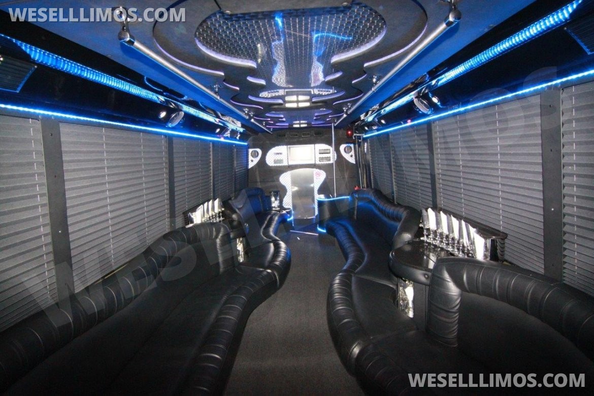 Photo of Limo Bus for sale: 2007 GMC Sidekick 5500 325&quot; by Federal Coach Builders