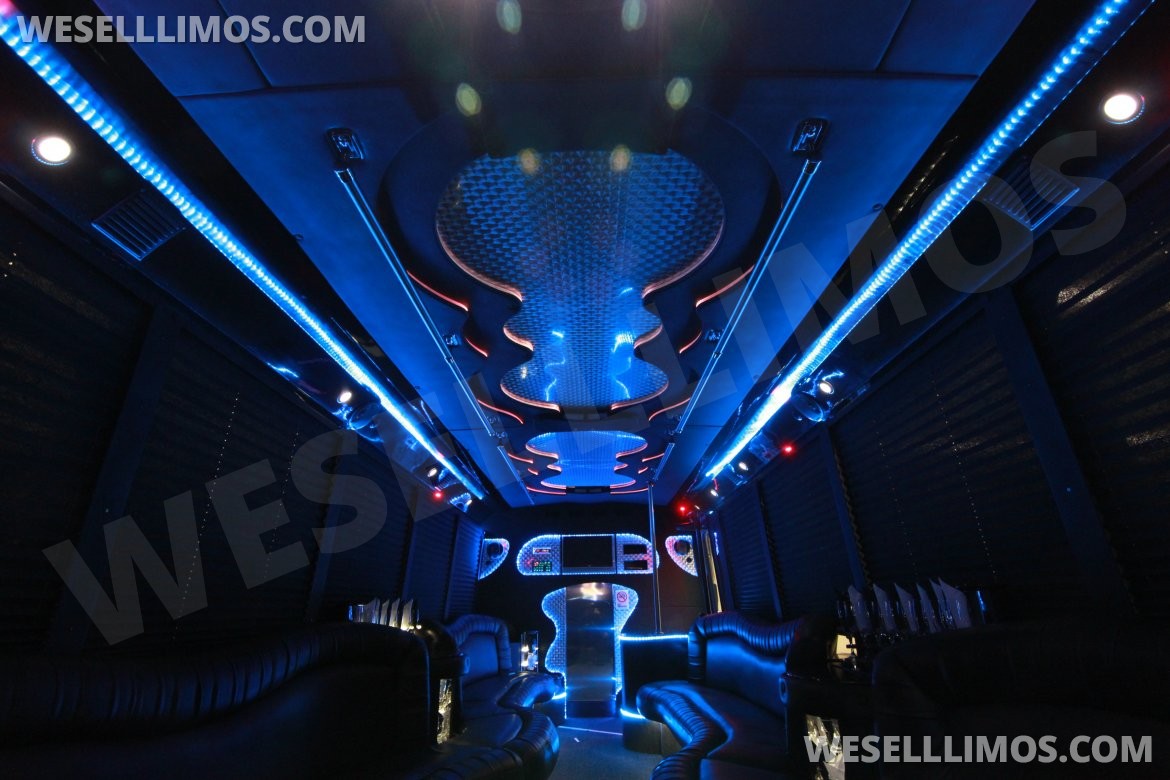 Photo of Limo Bus for sale: 2007 GMC Sidekick 5500 325&quot; by Federal Coach Builders