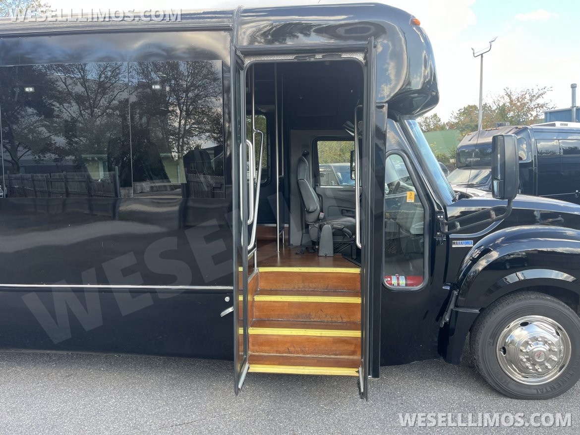 Photo of Shuttle Bus for sale: 2013 International IC/AC by StarCraft