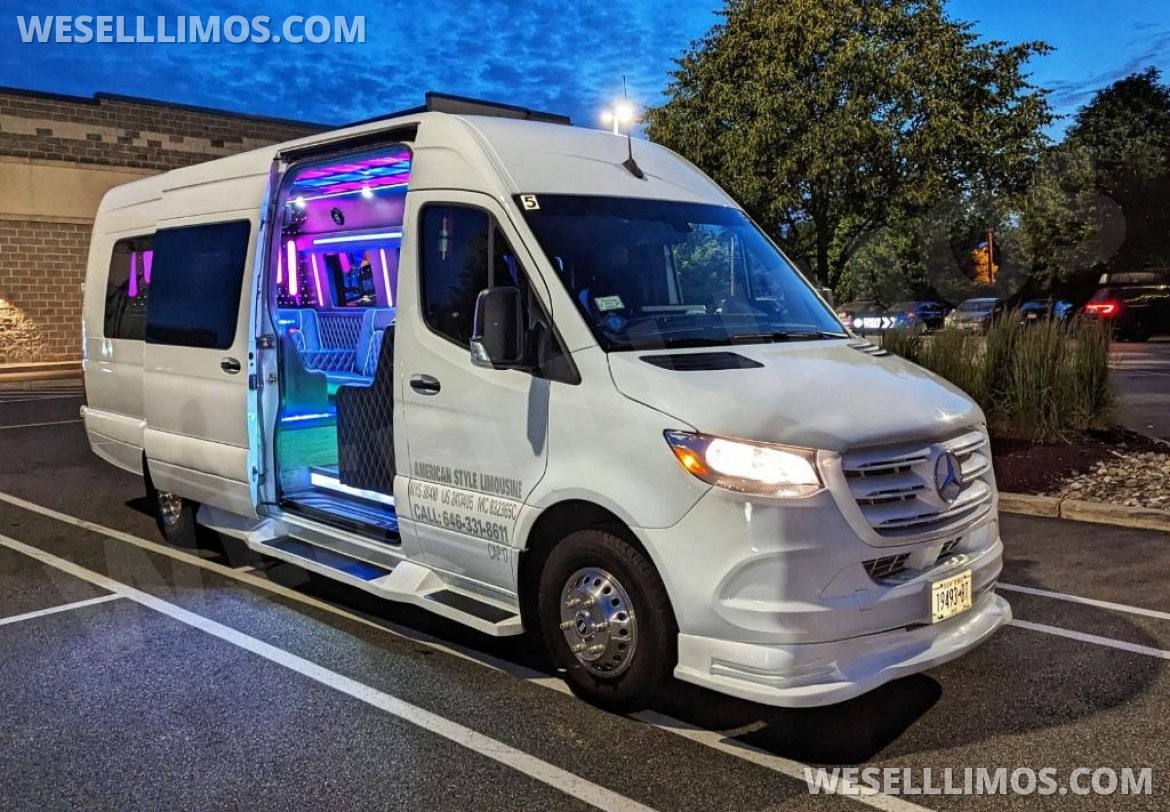 Photo of Sprinter for sale: 2021 Mercedes-Benz XD3500 by Global motor coach