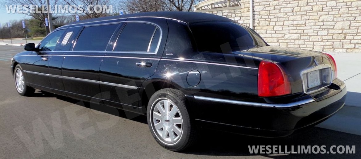 Photo of Limousine for sale: 2003 Lincoln Town Car by Federal