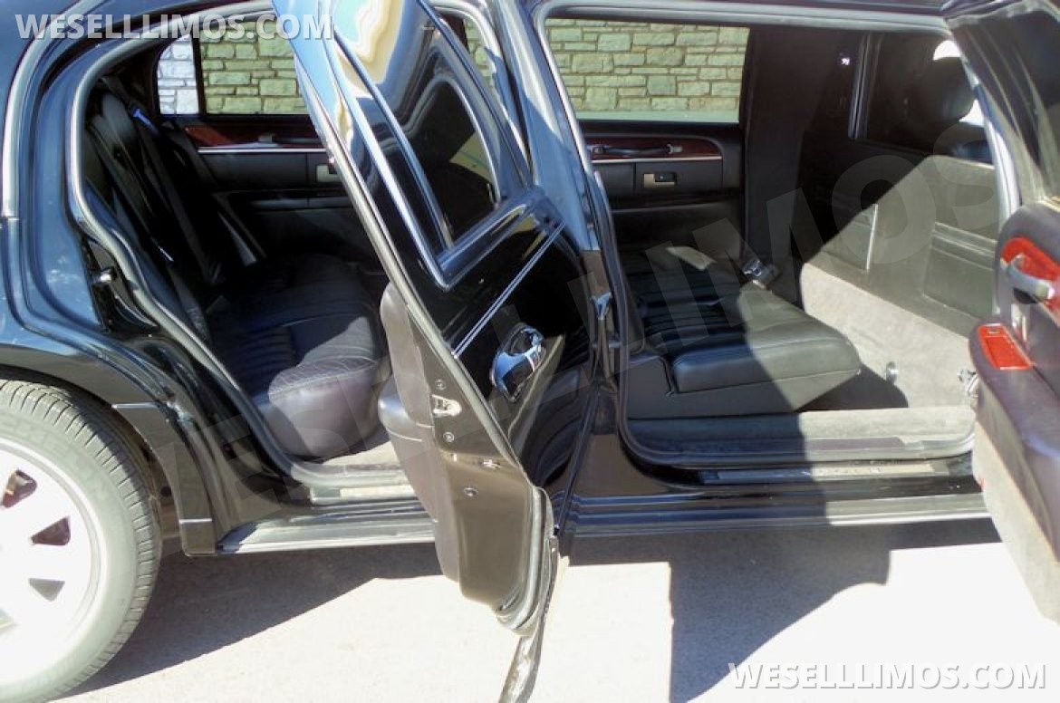 Photo of Limousine for sale: 2003 Lincoln Town Car by Federal