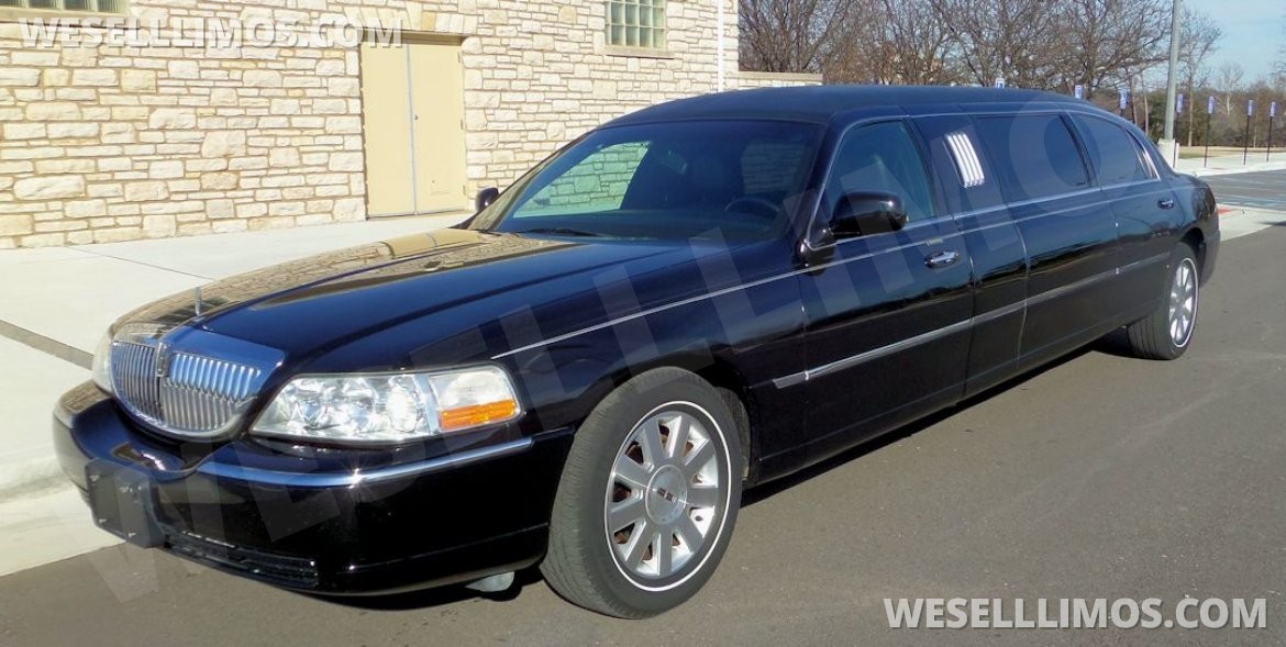 Limousine for sale: 2003 Lincoln Town Car by Federal