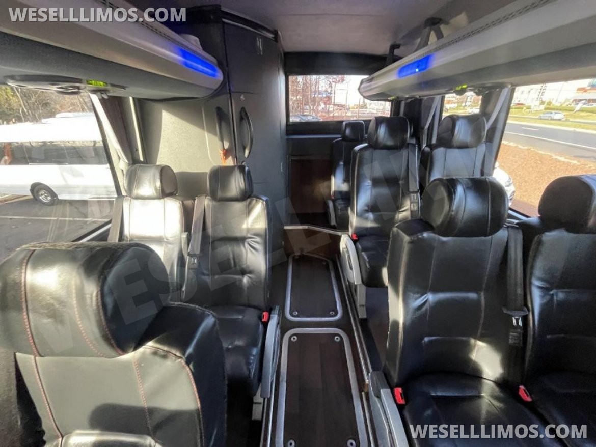 Photo of Motorcoach for sale: 2016 Freightliner Caio 40&quot; by Freightliner