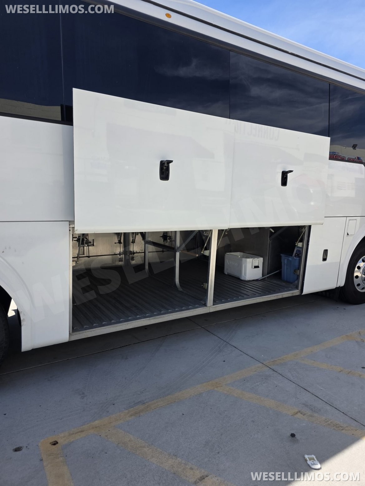 Photo of Motorcoach for sale: 2016 Freightliner Caio 40&quot; by Freightliner