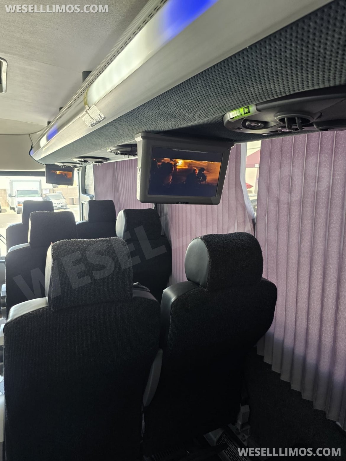 Photo of Motorcoach for sale: 2016 Freightliner Caio 40&quot; by Freightliner