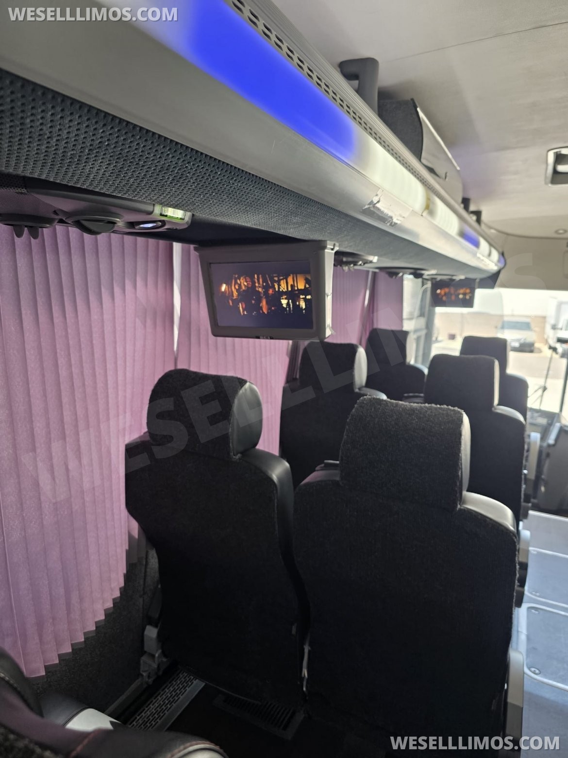Photo of Motorcoach for sale: 2016 Freightliner Caio 40&quot; by Freightliner