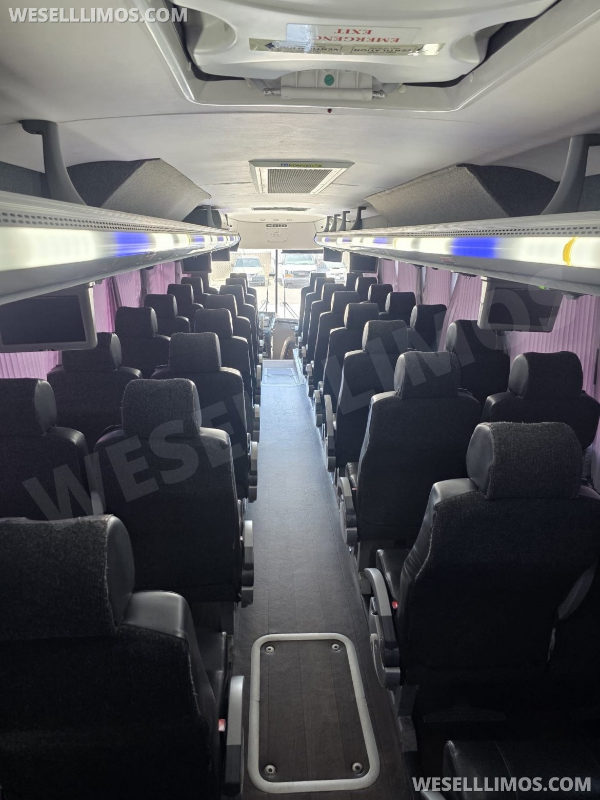 Photo of Motorcoach for sale: 2016 Freightliner Caio 40&quot; by Freightliner