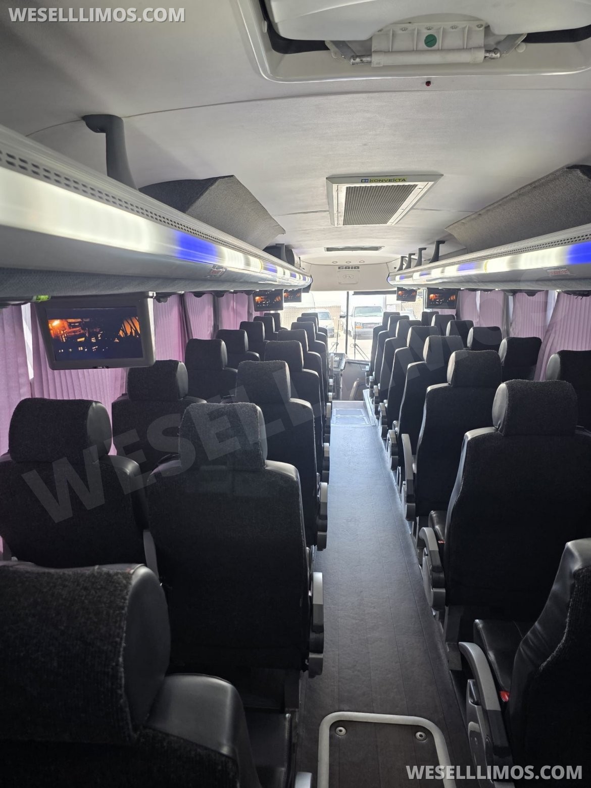 Photo of Motorcoach for sale: 2016 Freightliner Caio 40&quot; by Freightliner