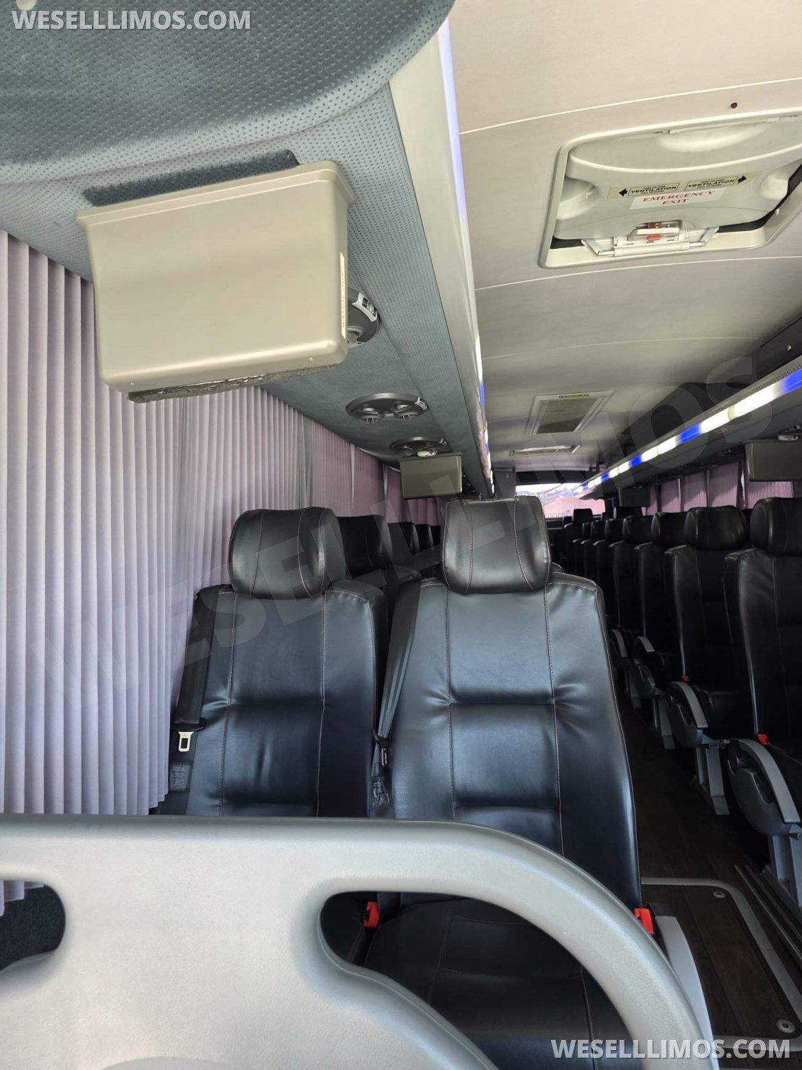 Photo of Motorcoach for sale: 2016 Freightliner Caio 40&quot; by Freightliner