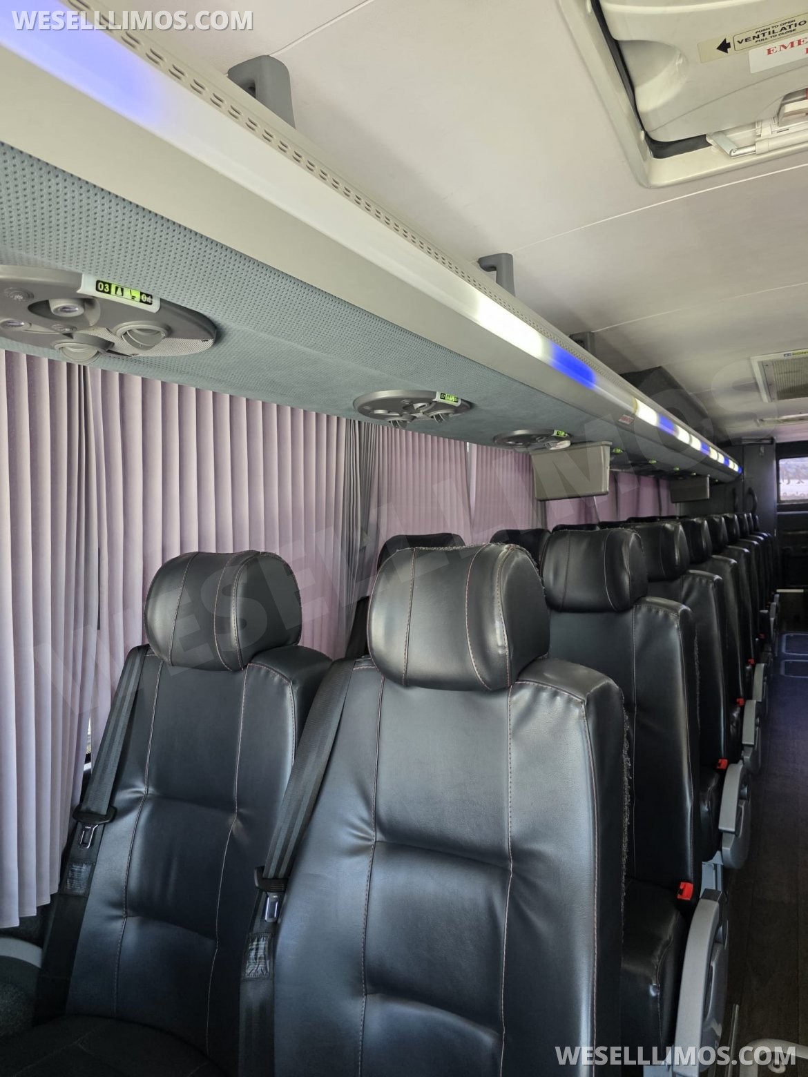 Photo of Motorcoach for sale: 2016 Freightliner Caio 40&quot; by Freightliner