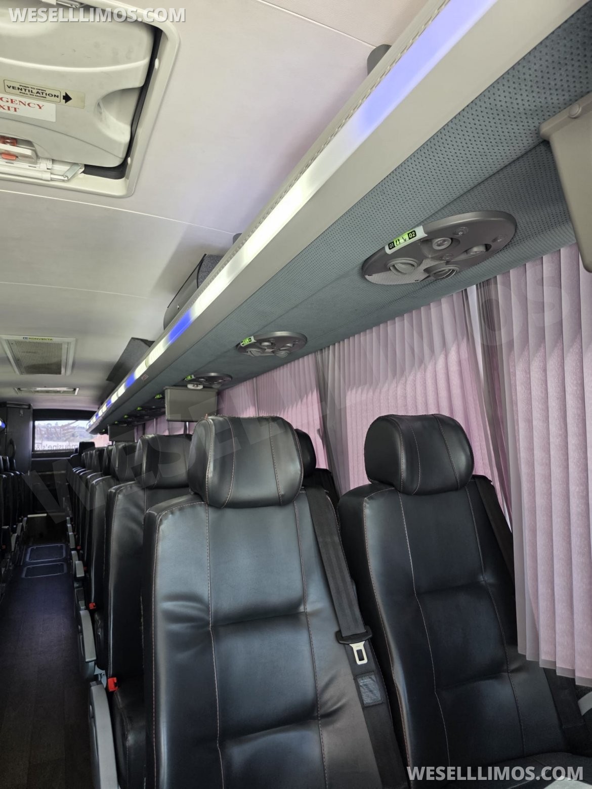 Photo of Motorcoach for sale: 2016 Freightliner Caio 40&quot; by Freightliner