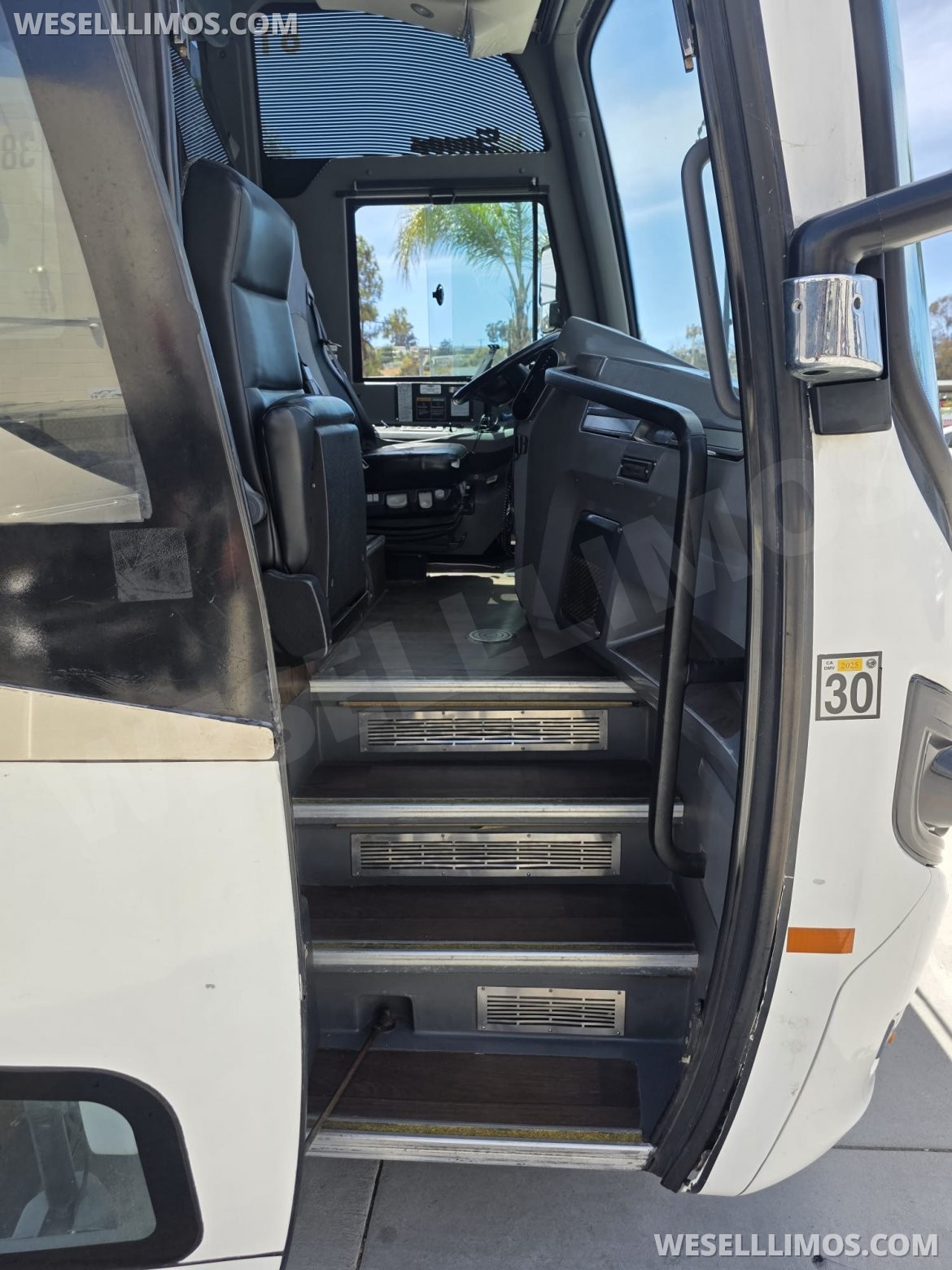 Photo of Motorcoach for sale: 2016 Freightliner Caio 40&quot; by Freightliner