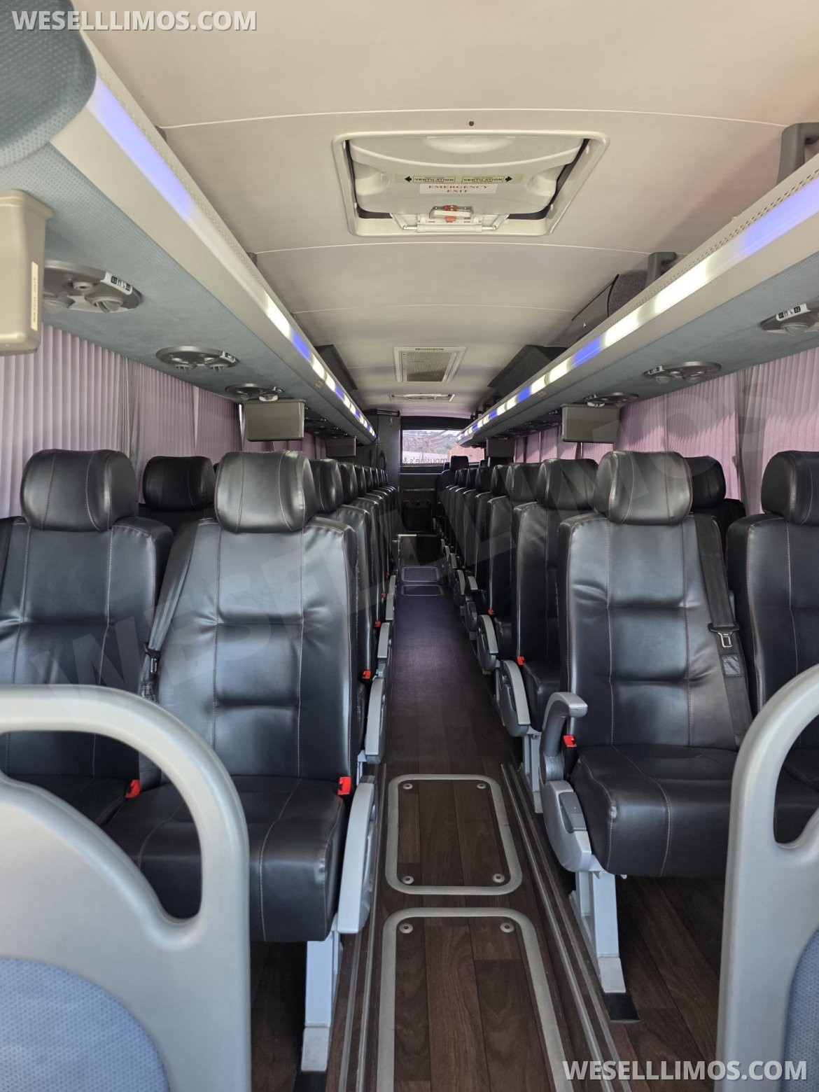 Photo of Motorcoach for sale: 2016 Freightliner Caio 40&quot; by Freightliner