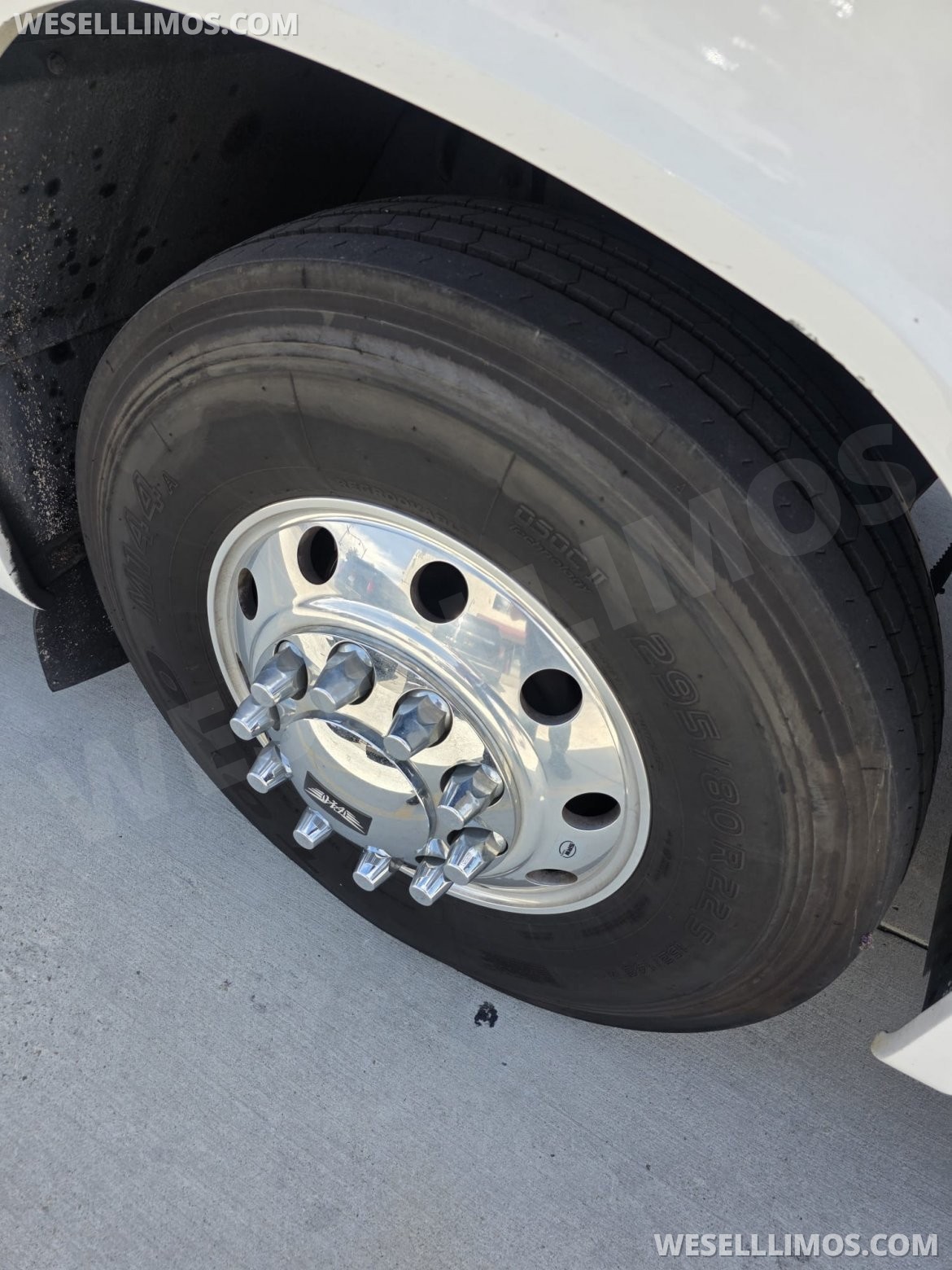 Photo of Motorcoach for sale: 2016 Freightliner Caio 40&quot; by Freightliner