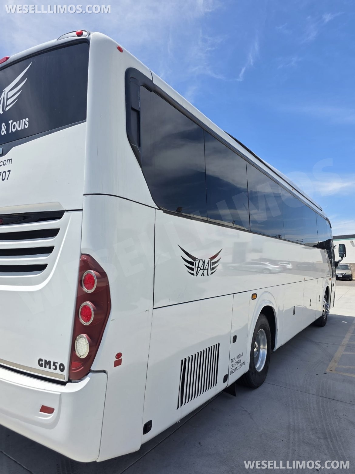 Photo of Motorcoach for sale: 2016 Freightliner Caio 40&quot; by Freightliner