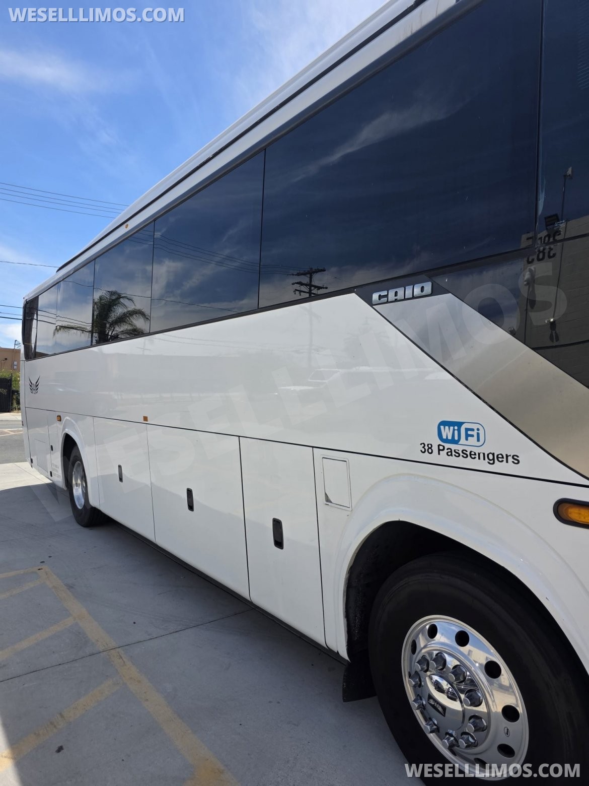 Photo of Motorcoach for sale: 2016 Freightliner Caio 40&quot; by Freightliner